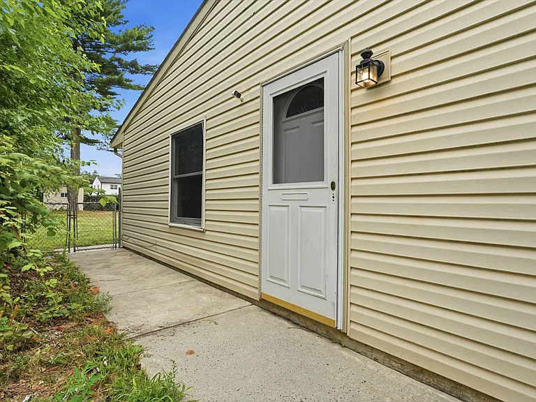 N Court Ln — Photo 11