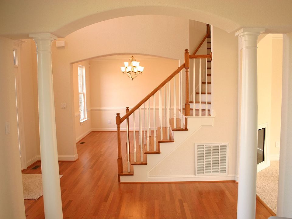 2nd image of 805 Coinbrook Ln