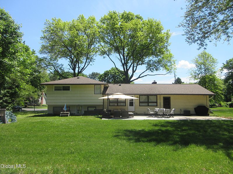 2nd image of 14 Rosemere Road