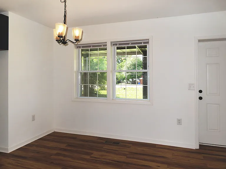 527 Cornelius St — Photo 5