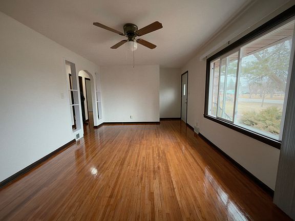 5th image of 687 Roselawn Ave E