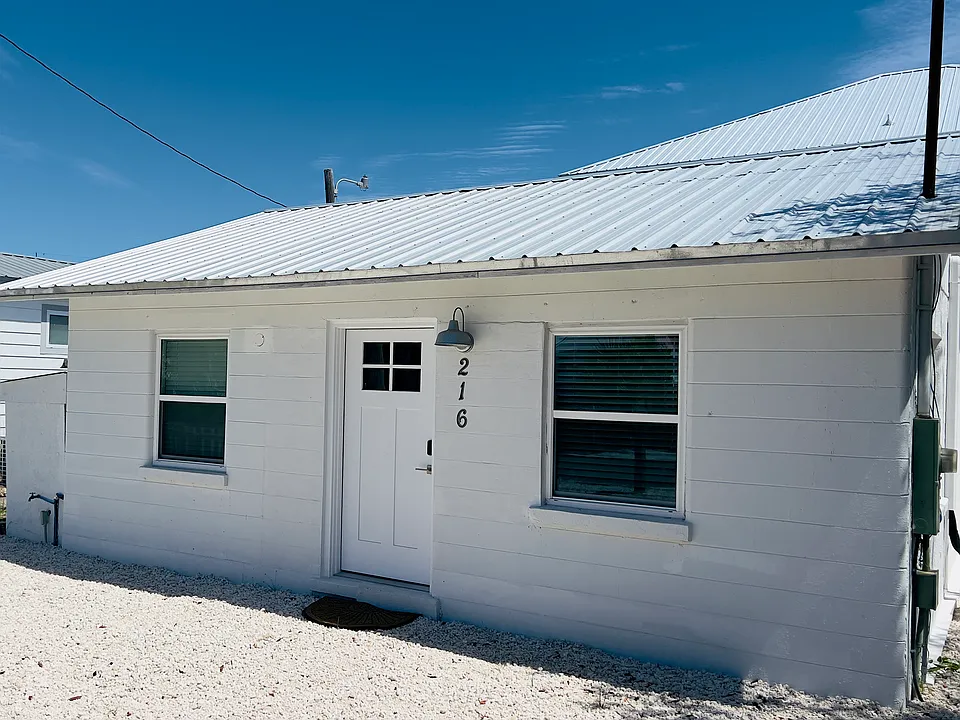 216 La Paloma Pl