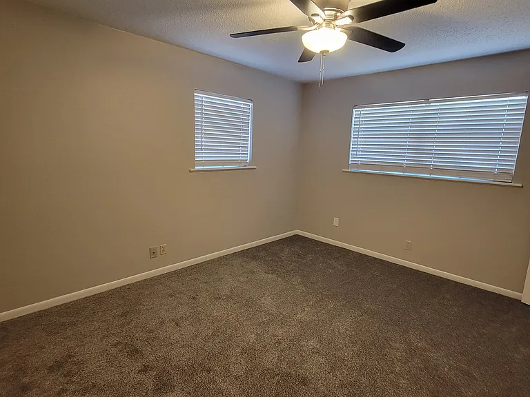 950 W Park St — Photo 10