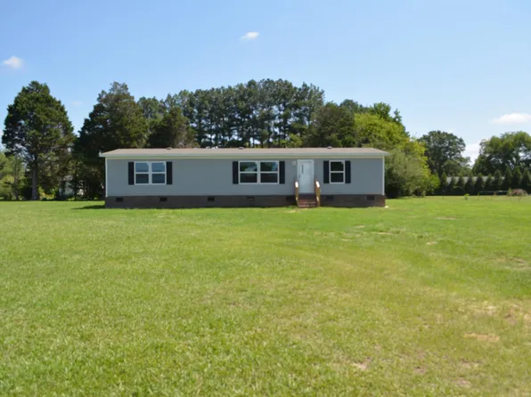 313 Old Country Ln, Selma, NC 27576