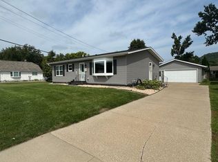 338 N 2nd St, La Crescent, MN 55947