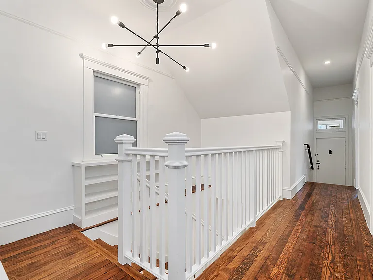 547 Union St — Photo 41
