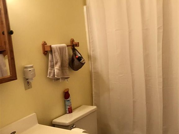 5th image of 1056 Park Dr