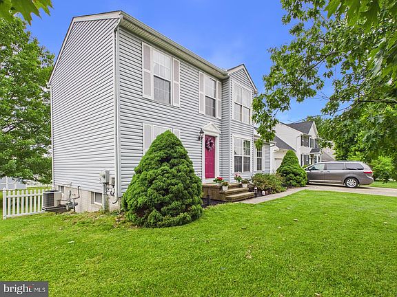 4th image of 3110 Hackberry Ln