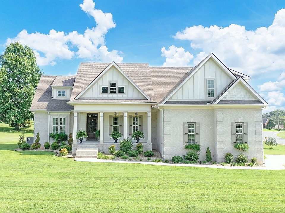 1st image of 204 Green Hills Dr