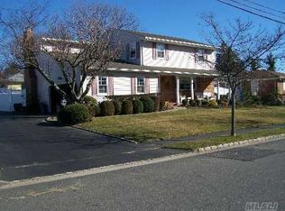 147 Harbour View Dr, Massapequa, NY