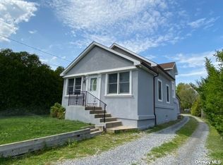 724 Flanders Rd, Flanders, NY 11901