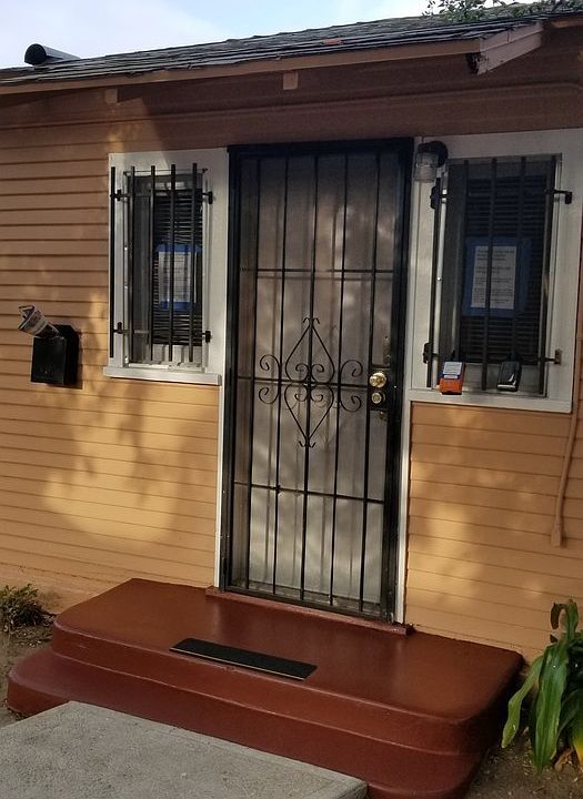 2nd image of 1038 1/4 W 105th St