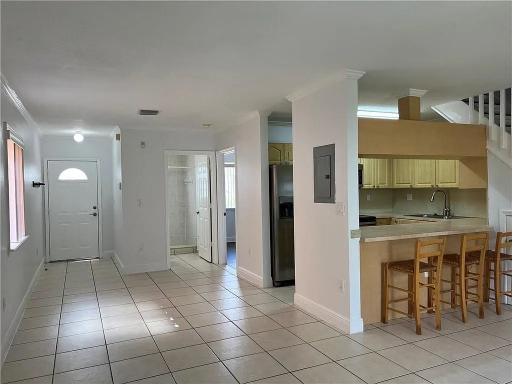 4 bed, 3.0 bath, 1494 sqft, $3,400 — Photo 3