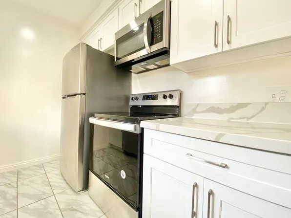 Vanowen, 16215-16221 Vanowen St #16215-10, Van Nuys, CA 91406