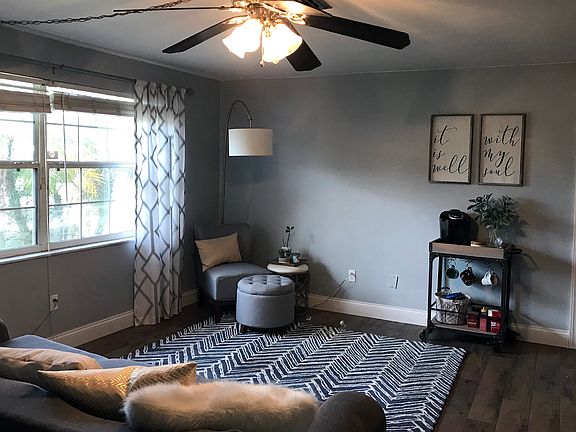 2nd image of 3047 Hoyt Ave
