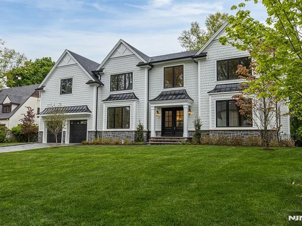 22 Northwood Ave, Demarest, NJ 07627