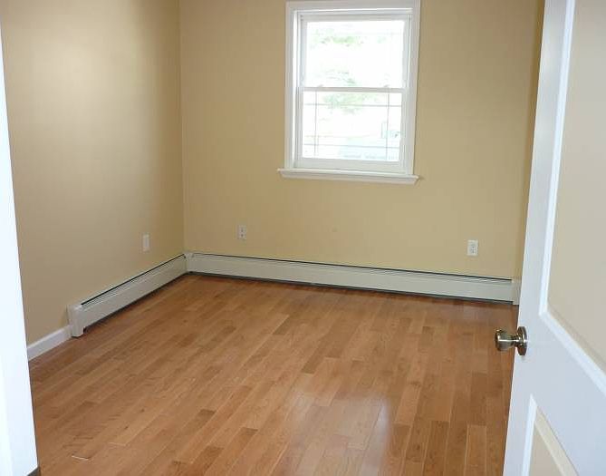 2nd image of 630 E 84th St