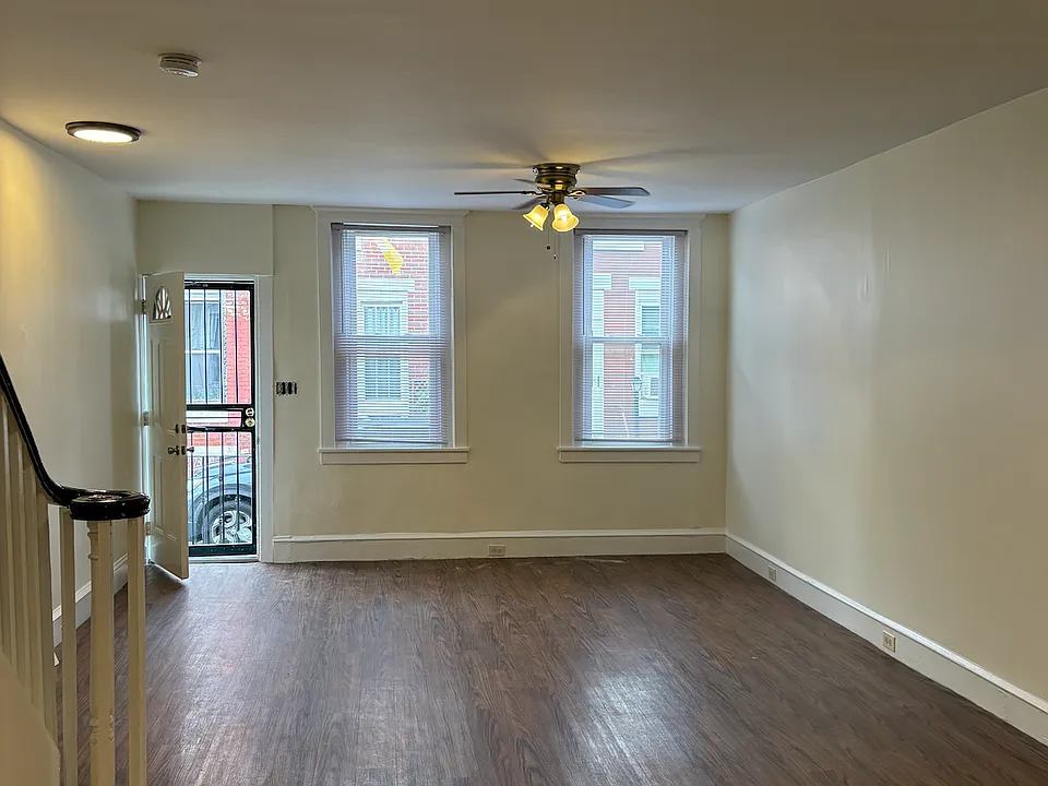 407 Daly St