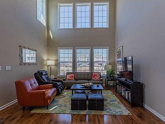 3rd image of 7127 Marshbury Way