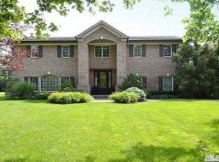 32 Highfield Ct, Dix Hills, NY 11746
