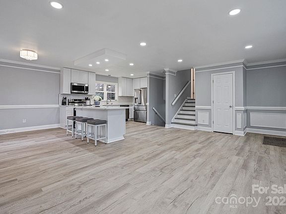 5th image of 700 Braxfield Dr