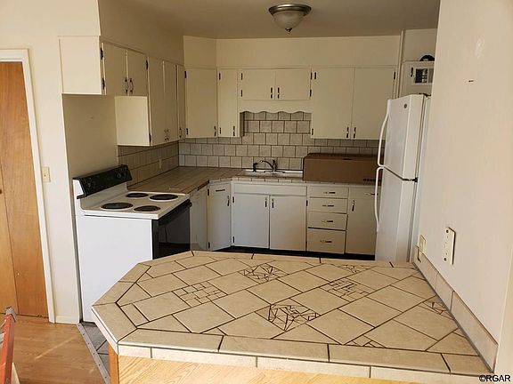 2nd image of 725 Fairview Ave