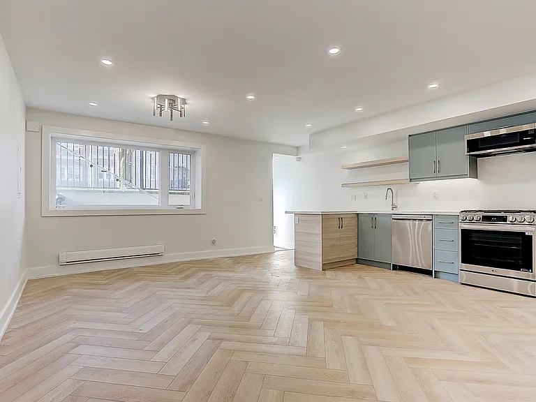 71 Livingstone Ave #BASEMENT — Photo 2
