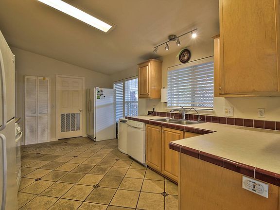 3rd image of 1085 Tasman Dr Space 657
