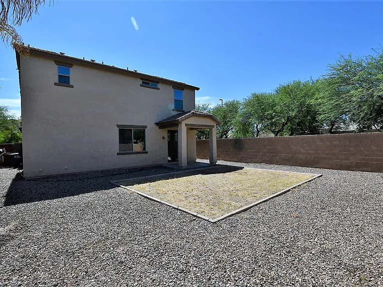 3828 S Vineyard Ave — Photo 15
