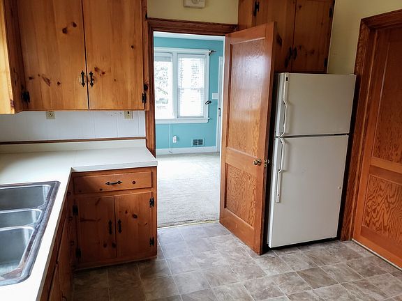 4th image of 7431 Wentworth Ave