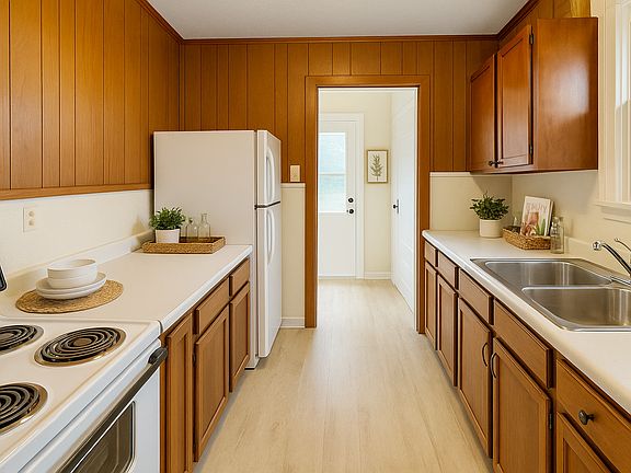 3rd image of 296 Cole Ave #1