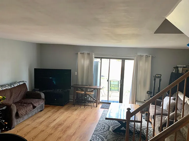 63 Croyden Ct — Photo 3