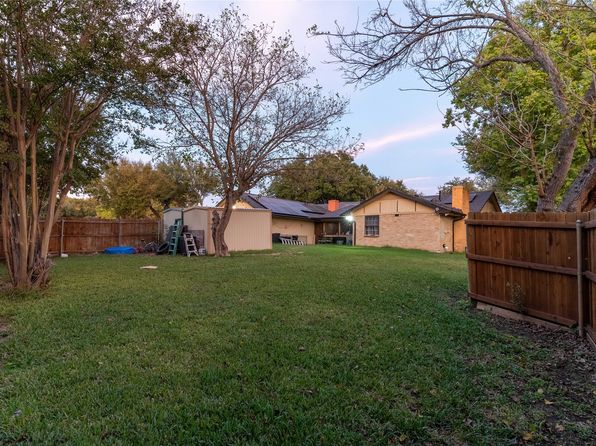 1013 Briarwood Ln, Desoto, TX 75115