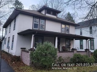 206 Oak St #2, Dowagiac, MI 49047