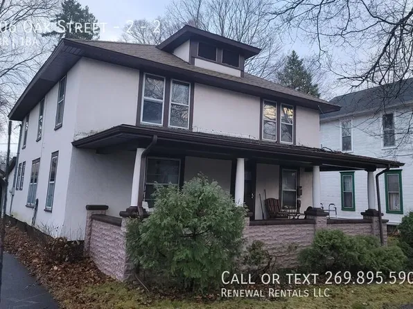206 Oak St #2, Dowagiac, MI 49047