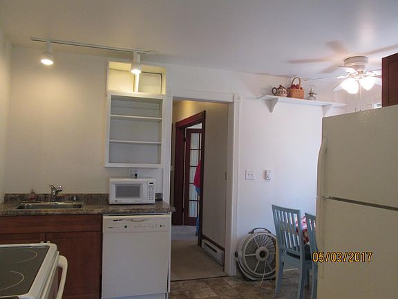 EIK kitchen w/ dishwsher