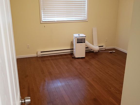4th image of 105 Allen Dr