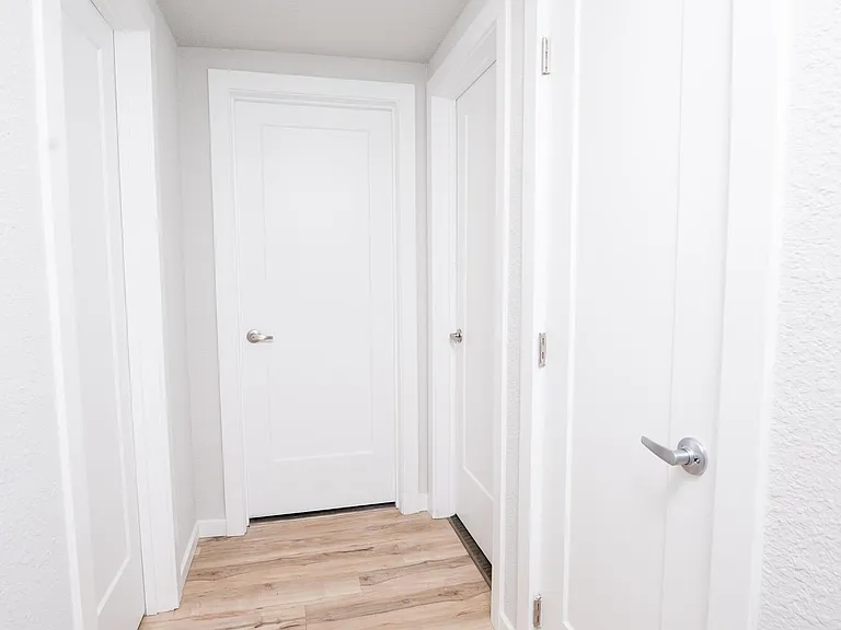 907 W Stoughton St #303 — Photo 9