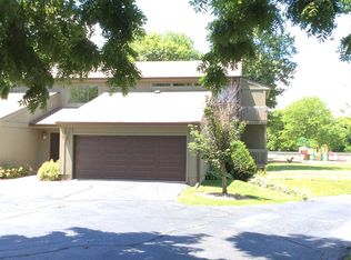 2200 36th St APT 1B, Rock Island, IL 61201