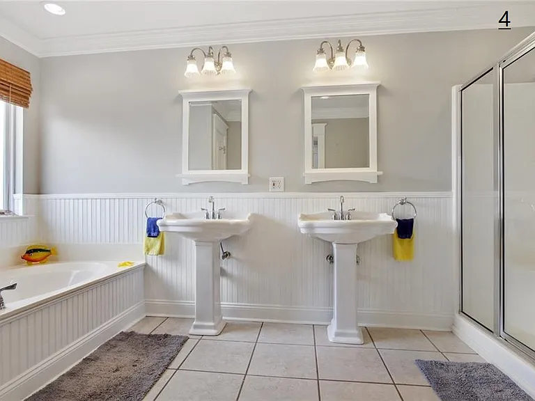406 Newton St — Photo 12