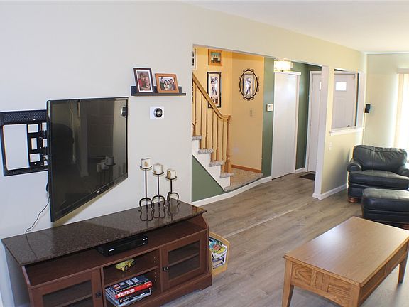 5th image of 69 Townhouse Dr