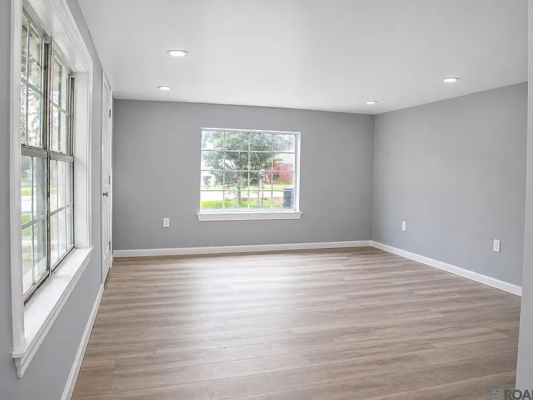 4809A Longfellow Dr — Photo 4