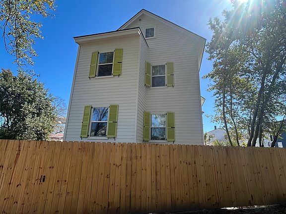2nd image of 128 Romney St #B
