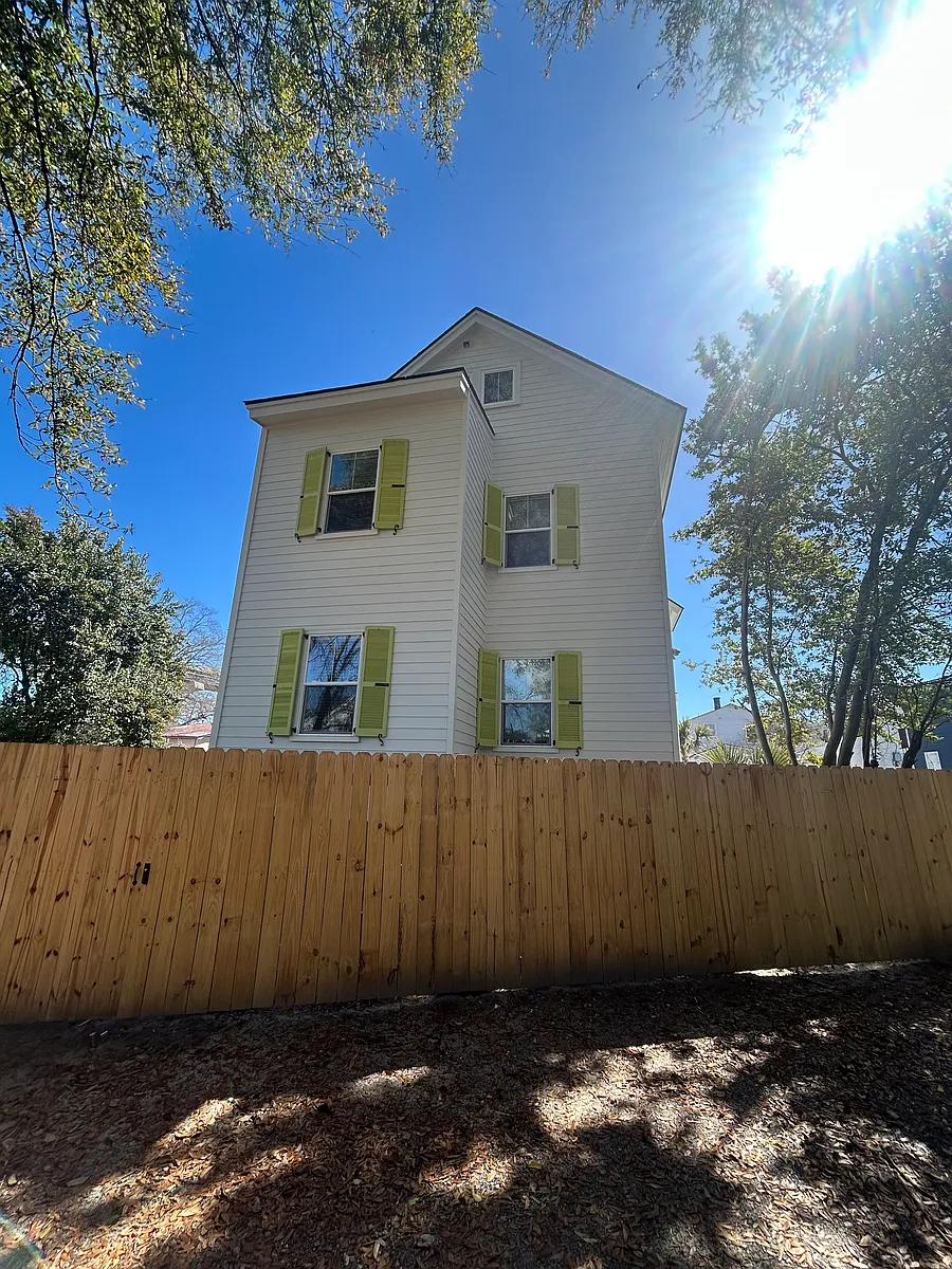 Building Photo - 128 Romney St #B