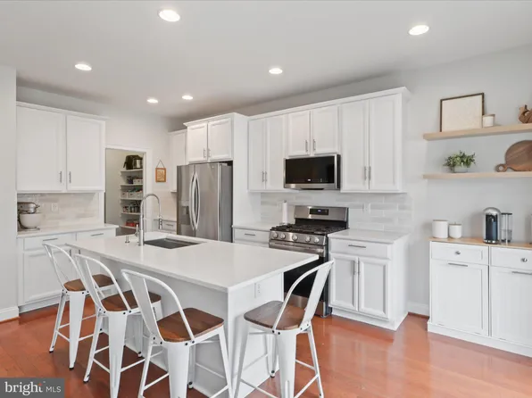 15826 Mackenzie Manor Dr, Haymarket, VA 20169