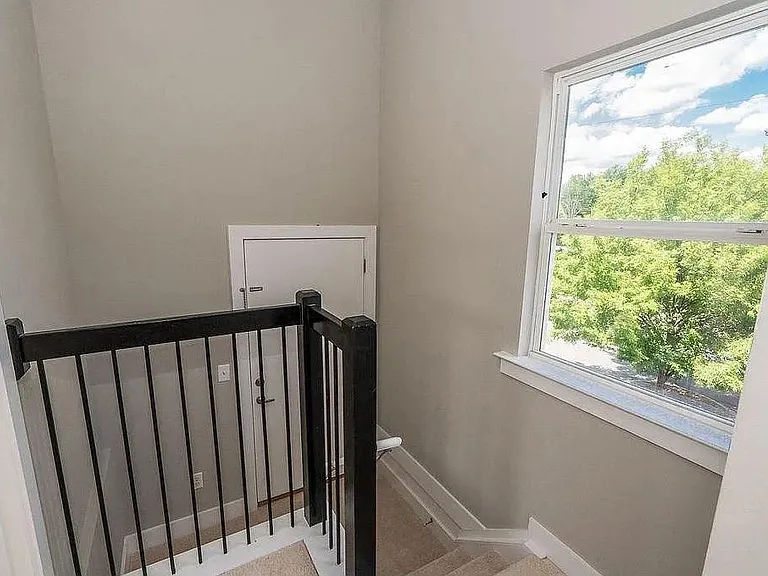 950 Westmere Ave — Photo 4