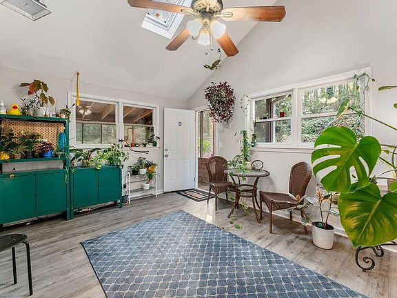 5th image of 718 Kenilworth Cir