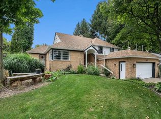 1908 Lake Michigan Dr NW, Grand Rapids, MI 49504