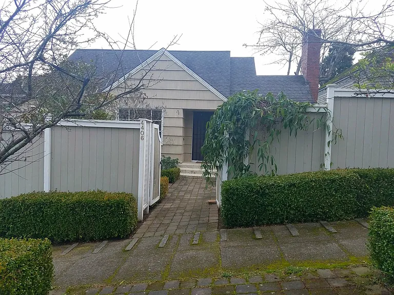 4406 29th Ave W — Photo 1