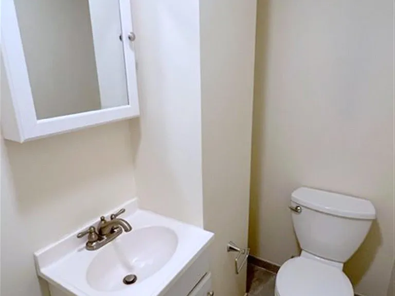 37 Oak St #2F — Photo 10